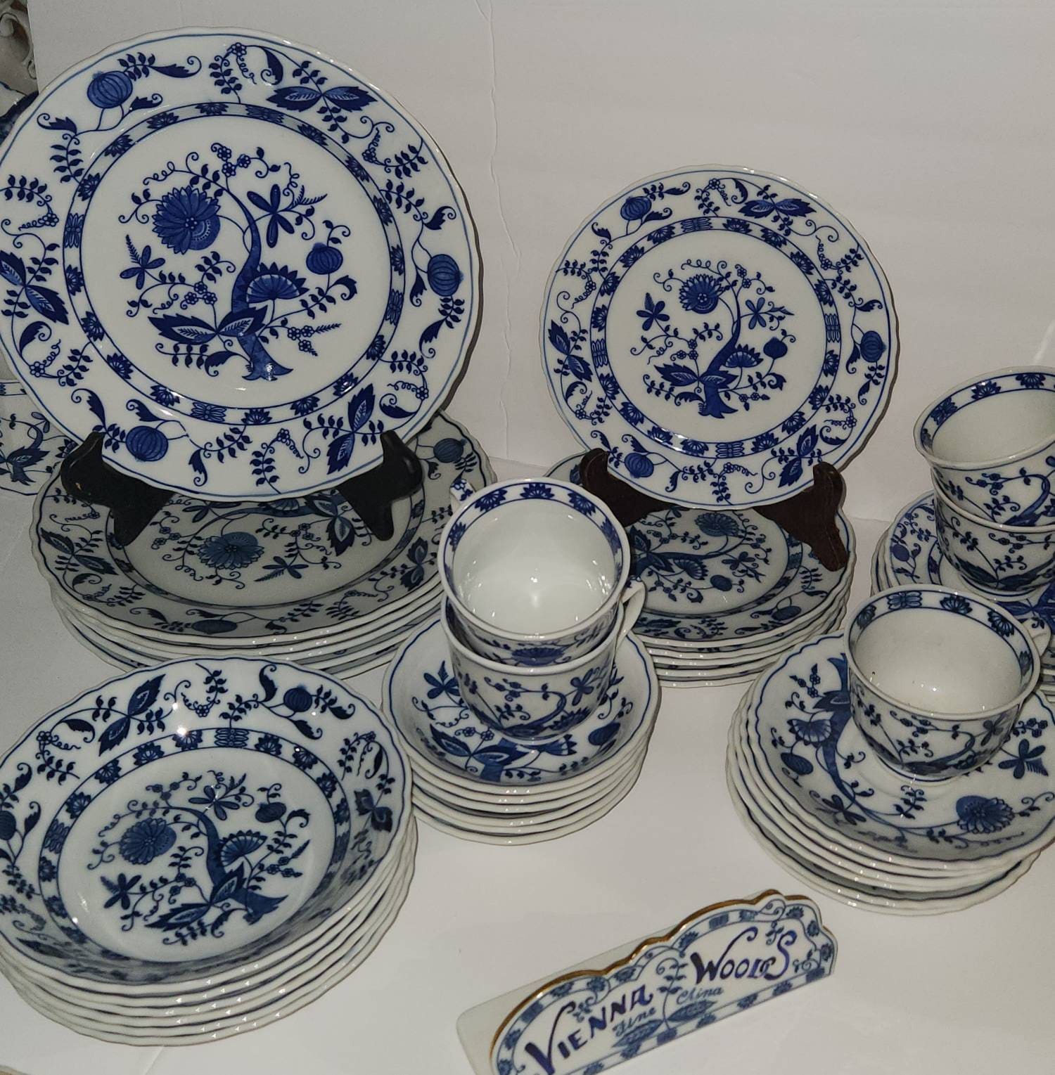 Vintage Vienna Woods Fine China Porcelain Blue Onion 41piece China