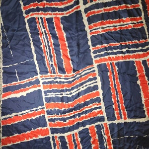 Vintage echo rood witte en blauwe zijde met de hand gedraaide zoom jaren 70