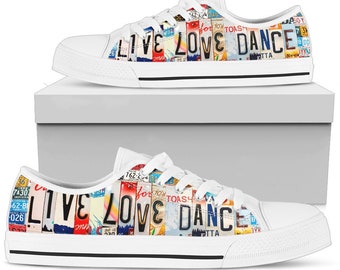 Live, Love, Dance Nummernschild Benutzerdefinierte Schuhe für Frauen Segeltuchschuhe, weiße Low Top Custom Sneakers Bunt Tennis