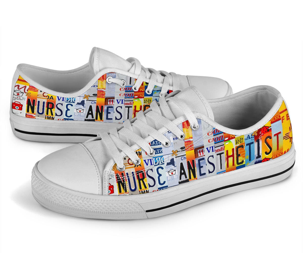 Infirmière anesthésiste chaussures basses, plaque d'immatriculation, chaussures de toile de tennis chaussures colorées blanches pour femmes baskets colorées cadeau pour elle