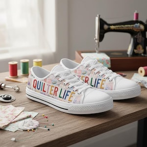 Op maat gemaakte Quilter Life-schoenen | Gepersonaliseerde kentekensneakers | Naailiefhebber cadeau en handgemaakte schoenen