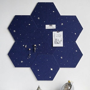 Tableau à épingles hexagonales représentant des étoiles, panneau diffuseur de sons polygone, carreaux muraux en feutre, décoration murale fusée, tableau d'affichage