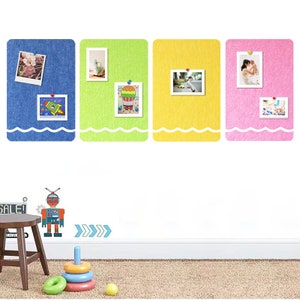 Pode incluir: Um conjunto de três canecas de cerâmica com acabamento fosco e salpicado. As canecas são em tons de creme, cinza claro e cinza escuro. Cada caneca tem um design simples e minimalista e uma alça arredondada.