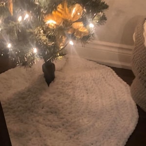 CROCHET PATTERN / Christmas Tree Skirt Pattern (2 sizes!!), easy crochet tree skirt pattern, Christmas tree skirt pattern, DIY tree skirt