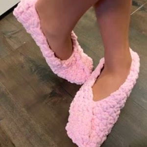 PATTERN:  simple snuggly crochet slippers