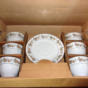 Vintage 12 Piece Set of China Tea Cups and Saucers Yellow and Orange Flowers Made in China Nanjing Pagoda Symbol