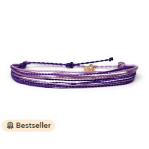 Lirios morados, de Mabuhay Bracelets® / Pulsera brillante - 100% impermeable y hecha a mano con dije recubierto, banda ajustable