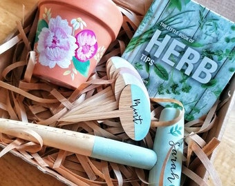 Personalised gardening gift box - personalised dibber - cute plant labels - gift for plant lovers - custom gardening presents