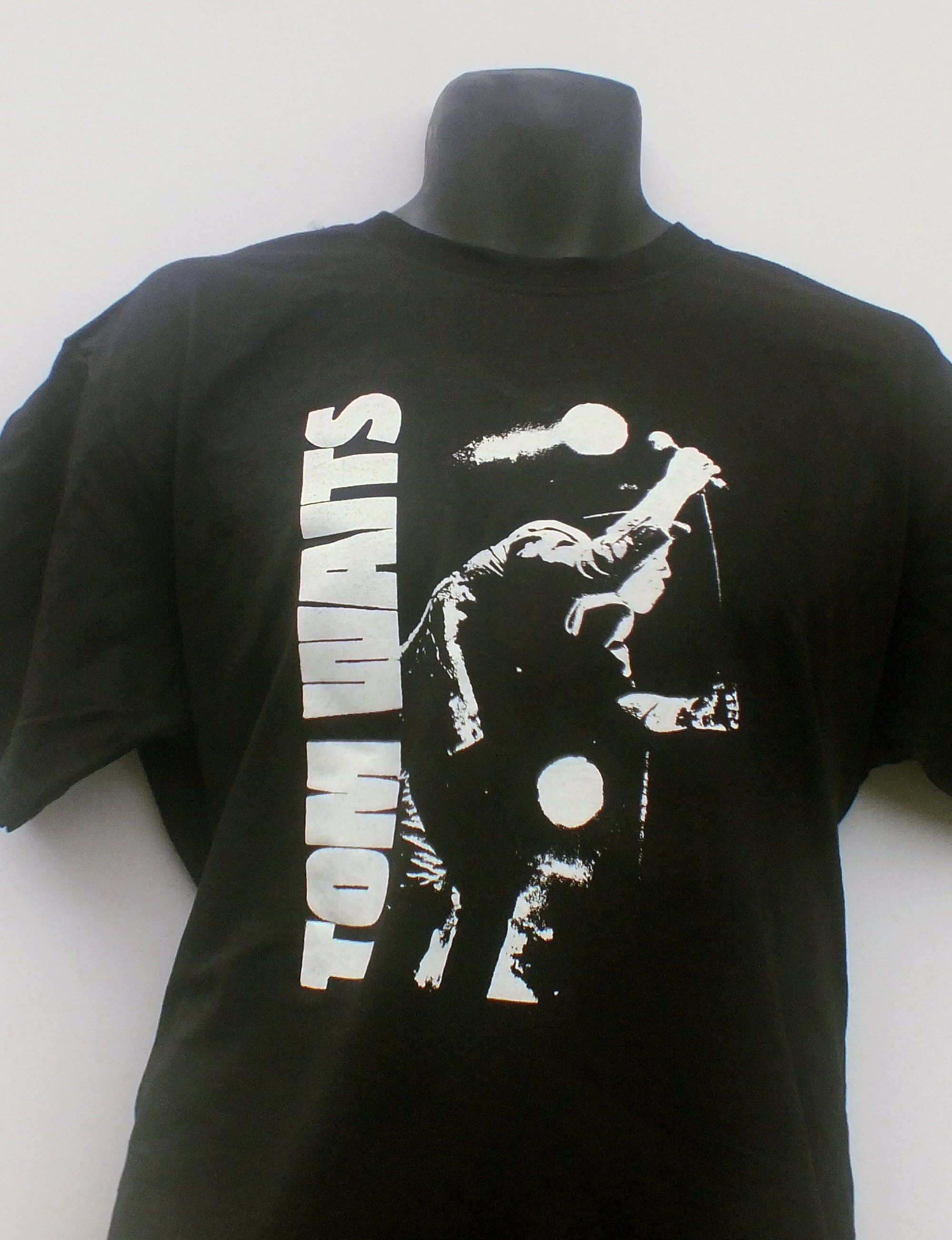 Discover Tom Waits - t-shirt