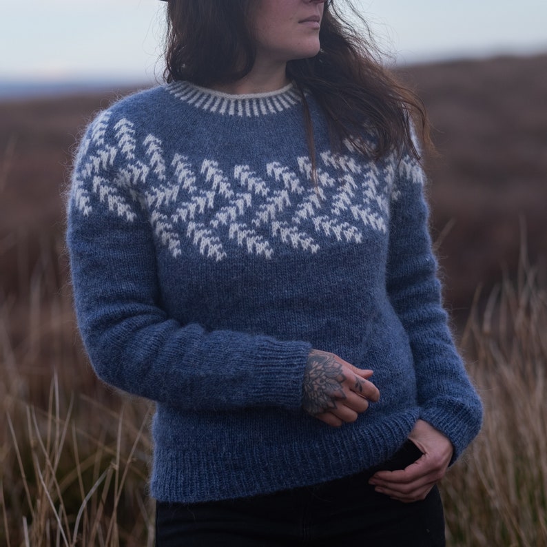 Icelandic sweater, women's sweater, handknit sweater, wool sweater, size S-M, Ready to ship image 4