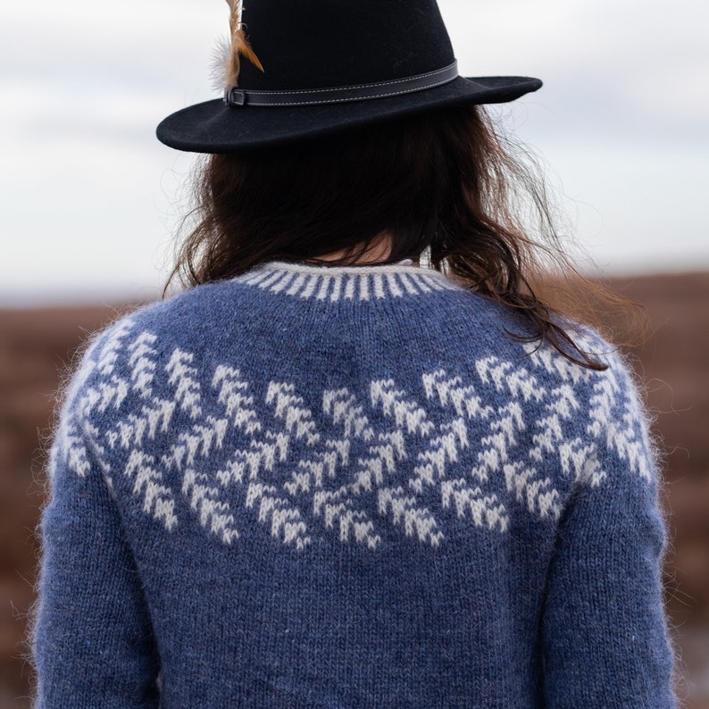 Icelandic sweater, women's sweater, handknit sweater, wool sweater, size S-M, Ready to ship image 3