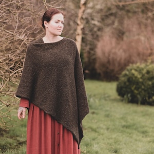 Handgemaakte poncho van merinowol, cape van Ierse Donegal-tweed afbeelding 10