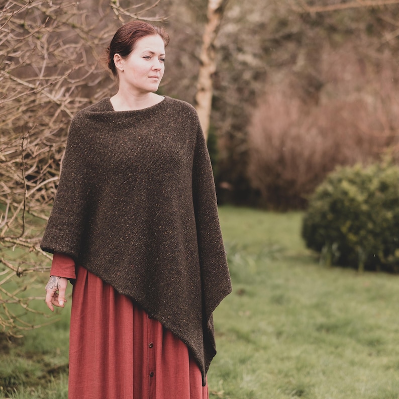 Handgemaakte poncho van merinowol, cape van Ierse Donegal-tweed afbeelding 10