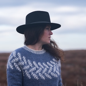 Icelandic sweater, women's sweater, handknit sweater, wool sweater, size S-M, Ready to ship image 7