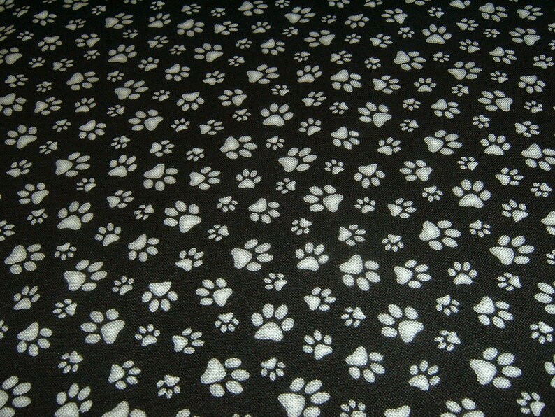 Paws paws black white Elisabeth Studio cotton patchwork fabric 50 x 110 cm image 2