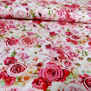 Rose Rose Rose Vines Roses Tessuto patchwork di cotone senza tempo 50 x 110 cm