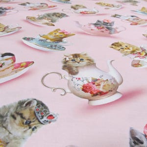 Gatti con corona e fiocco Principessa Gatto Tessuto patchwork di cotone senza tempo 50 x 110 cm