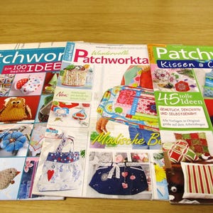 Puede incluir: Tres revistas coloridas con el título "Patchwork" en la portada. Las revistas presentan varios proyectos de patchwork, incluyendo bolsos, almohadas y otros artículos de decoración para el hogar. El texto en las portadas dice "Die 100 besten Ideen", "Wunderolle Patchworkta", "Kissen & Co." y "45 tolle Ideen".