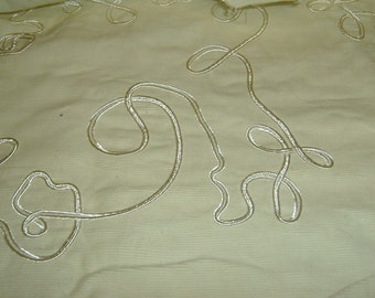 Tissu cordon repose-cordon 120 x 140 cm crème avec broderie ruban