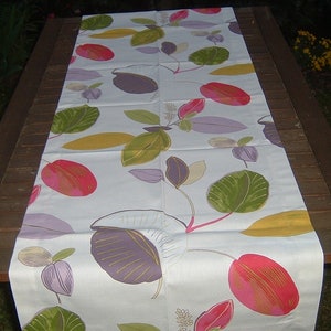 Camino de mesa hojas de verano tela decorativa Kate 150 x 50 cm letra esquina