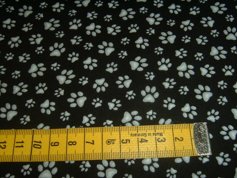 Paws paws black white Elisabeth Studio cotton patchwork fabric 50 x 110 cm image 3