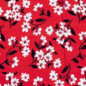 Flores de primavera sobre rayón rojo Challis de 56 pulgadas, tela cortada a medida, 100 % rayón, suave, transpirable, caída fluida para vestidos, faldas y blusas vaporosas.