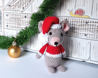 Crochet Christmas mouse,  Mouse doll for Christmas,  Crochet hook mouse with Christmas hat, Amigurumi Christmas mouse, Plushie crochet mouse