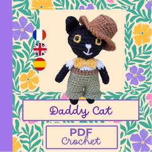 Peut inclure: Poupée chat au crochet, portant un chapeau marron, un nœud papillon jaune et un short vert. Le chat a un visage noir, des yeux jaunes et une poitrine blanche. Le texte "Daddy Cat" et "PDF Crochet" est affiché.