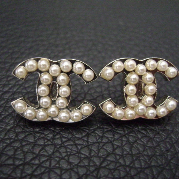 Auth Chanel Vintage pearl w/ pierced Earrings