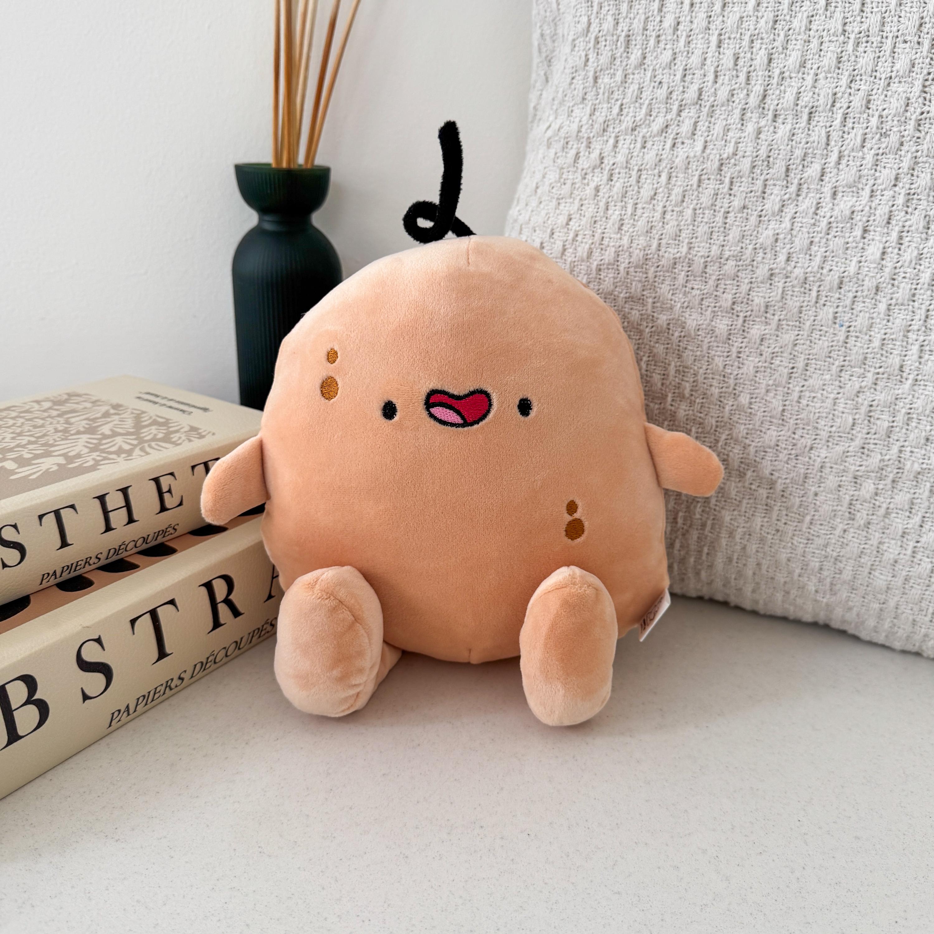 じゃがいものぬいぐるみ – 髪とぶらぶらの足がキュートなぬいぐるみ