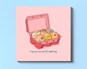 Op de afbeelding: Een roze cartoonillustratie van een eierdoos met het deksel open. De eieren glimlachen en hebben gezichten. De tekst luidt "Ik hoop dat je een EGG-zellente dag hebt!"