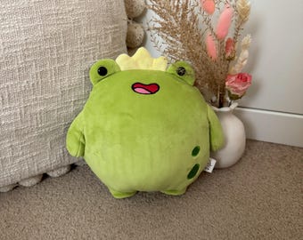 王冠をつけたカエルのぬいぐるみ - 20 cmのフルサイズのかわいいカエル