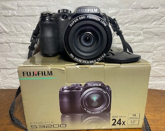 Fujifilm FinePix S3200 Digital Camera / Vintage Digital Camera / Fuji Cameras