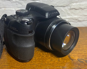 Fujifilm FinePix S2000 Digital Camera / Vintage Digital Camera / Fuji Cameras
