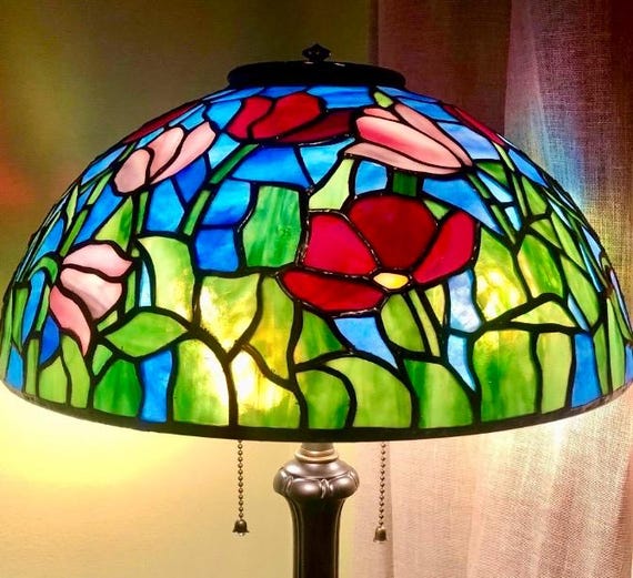 Stained Glass Tulip Lamp With Tiffany Pattern - Handcrafted Home