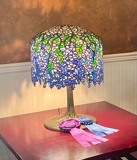 手作りの藤の花のステンドグラスランプ – ティファニースタイル