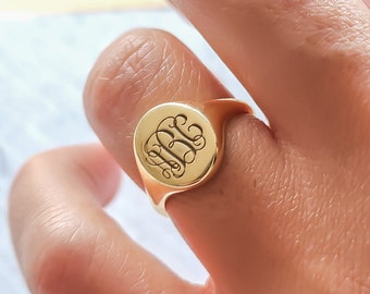 Anello con sigillo-Anello con sigillo personalizzato-Anello con sigillo iniziale-Gioielli personalizzati-Anello con sigillo d'oro-Gioielli monogramma-Anello da damigella d'onore-