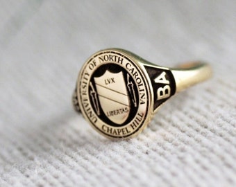 Anillo de graduación ovalado-Tiny College Ring-Class Rings-School Rings-Senior Class Ring-High School Class Ring-College Ring-Graduation Gifts