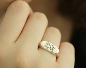 Gamtic イニシャルモノグラムシグネットリング カスタマイズ可 ステンレススチール ウェディングレター 幾何学模様 スクエアトップ スタンプリング カスタマ : パーソナライズ イニシャル シグネットリング 男性用