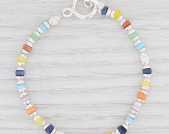 Nouveau bracelet en perles de verre multicolores de 7,25 po. Fermoir à bascule en argent sterling