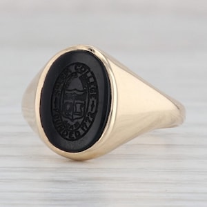 Deja Vu 9ct Yellow Gold Onyx Signet Ring - Walker & Hall