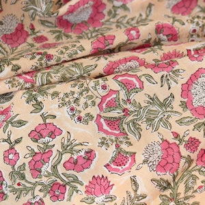 1 iarda-Pesca tropicale con fiori rosa rosa e fogliame verde stampata a mano cotone-mano blocco stampa cotone tessuto rosso rosa stampa floreale
