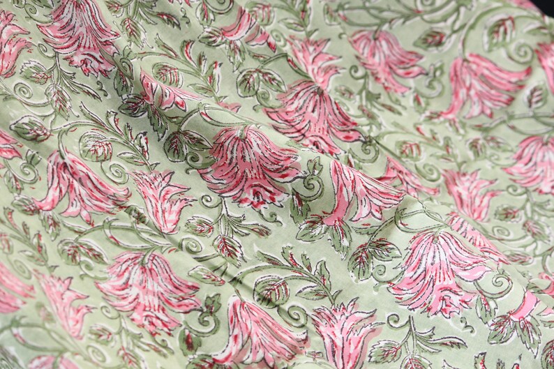 1 yard-Motif floral rose vert imprimé à la main tissu de coton-imprimé rose floral rose avec feuilles vertes-mode filles robe tissu / courtepointe / décor image 3