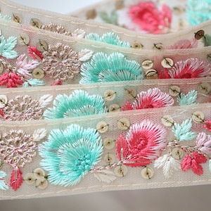 1 yard-Aqua et rose ruban de broderie de fil floral sur maille tissu-rose bébé, broderie de fil d&#39;or et point culminant de paillettes/rubans pour arc