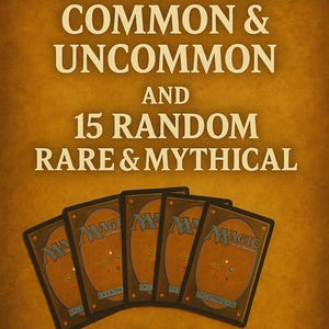 Op de afbeelding: Advertentie voor een kaartspel met vijf kaartruggen en de tekst "100 Random Common & Uncommon en 15 Random Rare & Mythical". De prijs is €14,70.