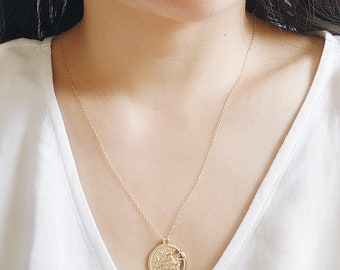 Collar de medallón de moneda de oro, colgante de moneda de oro, disco minimalista, romano antiguo, moneda antigua de oro, retro delicado Dainty moneda Boho disco