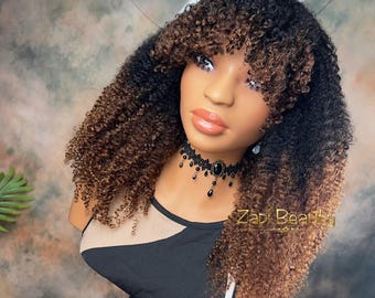 62 cm lockig peruk med lugg och lugg. Peruk av äkta hår.