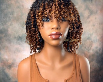 Perruque courte crépue bouclée C avec frange du cuir chevelu. 100 % cheveux humains, Perruque pour femme noire, Perruque afro