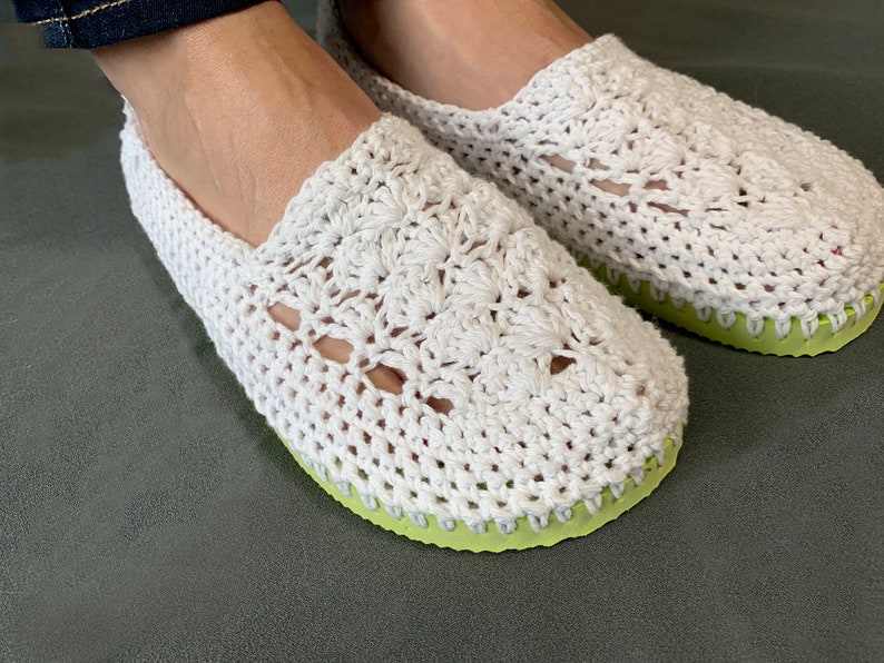 Crochet Pattern PDF, Slippers With Flip Flop Soles, Crochet Summer Slippers, House Shoes, Women's Crochet Women's Vacation Shoe Pattern PDF afbeelding 1