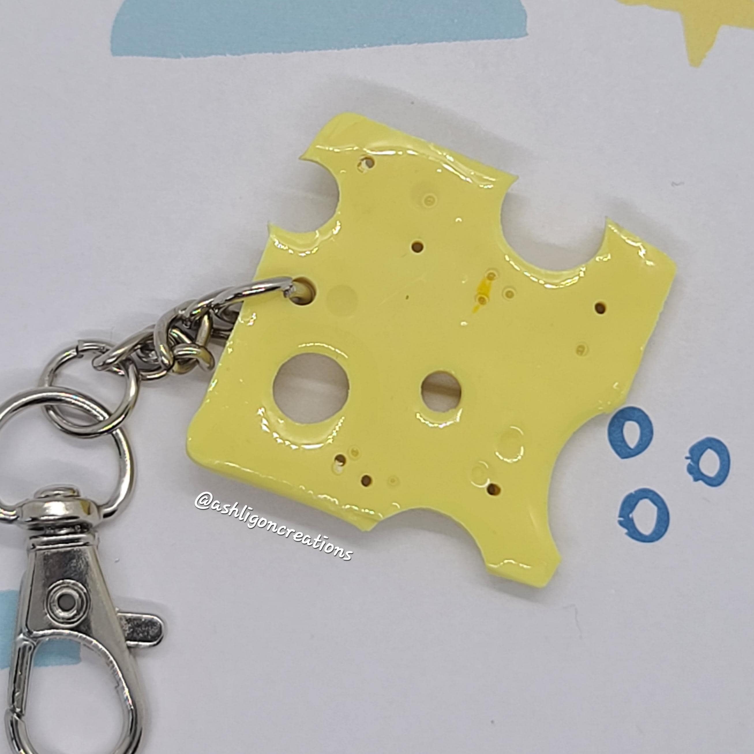 スイスチーズキーホルダー - Etsy 日本